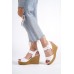 PERLA Tokalı Lastikli Dolgu Topuklu Ortopedik Taban Hasır Görünümlü Kadın Sandalet KT Beyaz