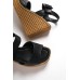 PERLA Tokalı Lastikli Dolgu Topuklu Ortopedik Taban Hasır Görünümlü Kadın Sandalet KT Siyah